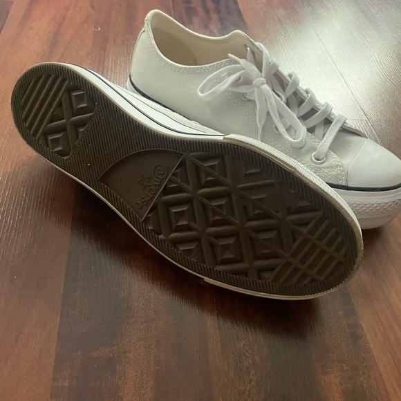 Converse Gray Canvas Sneakers with Platform Sole - Picture 3 of 4